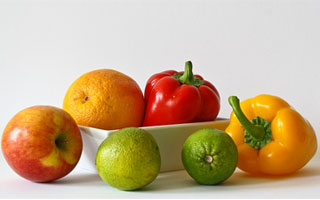 Яблоко, лайм, апельсин, перец