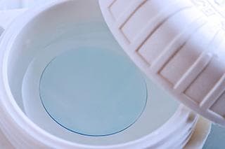 Подбор линз для глаз: прилипает, как правильно подобрать, оптические, после красные, натипают, с рисунком, размер, сухость при ношении